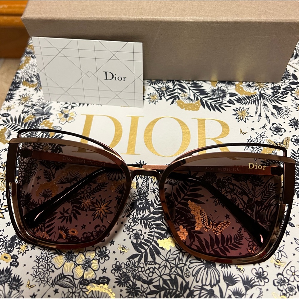 Dior sunglasses🌸🌺